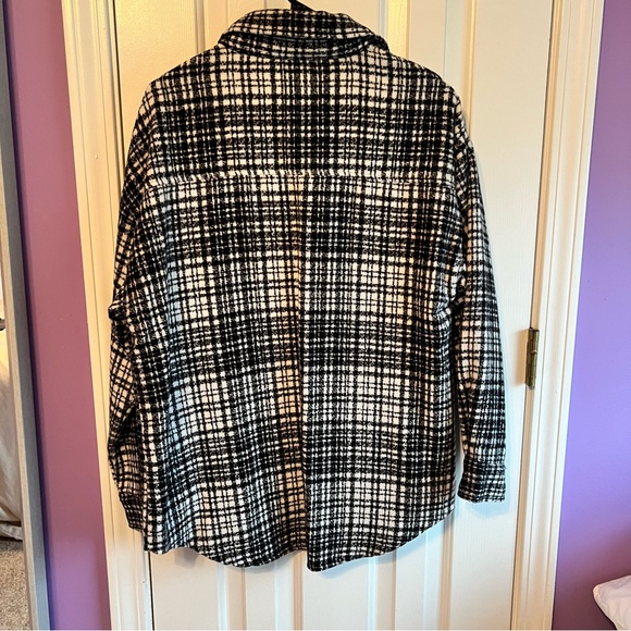 Shacket - Picture 3 of 4